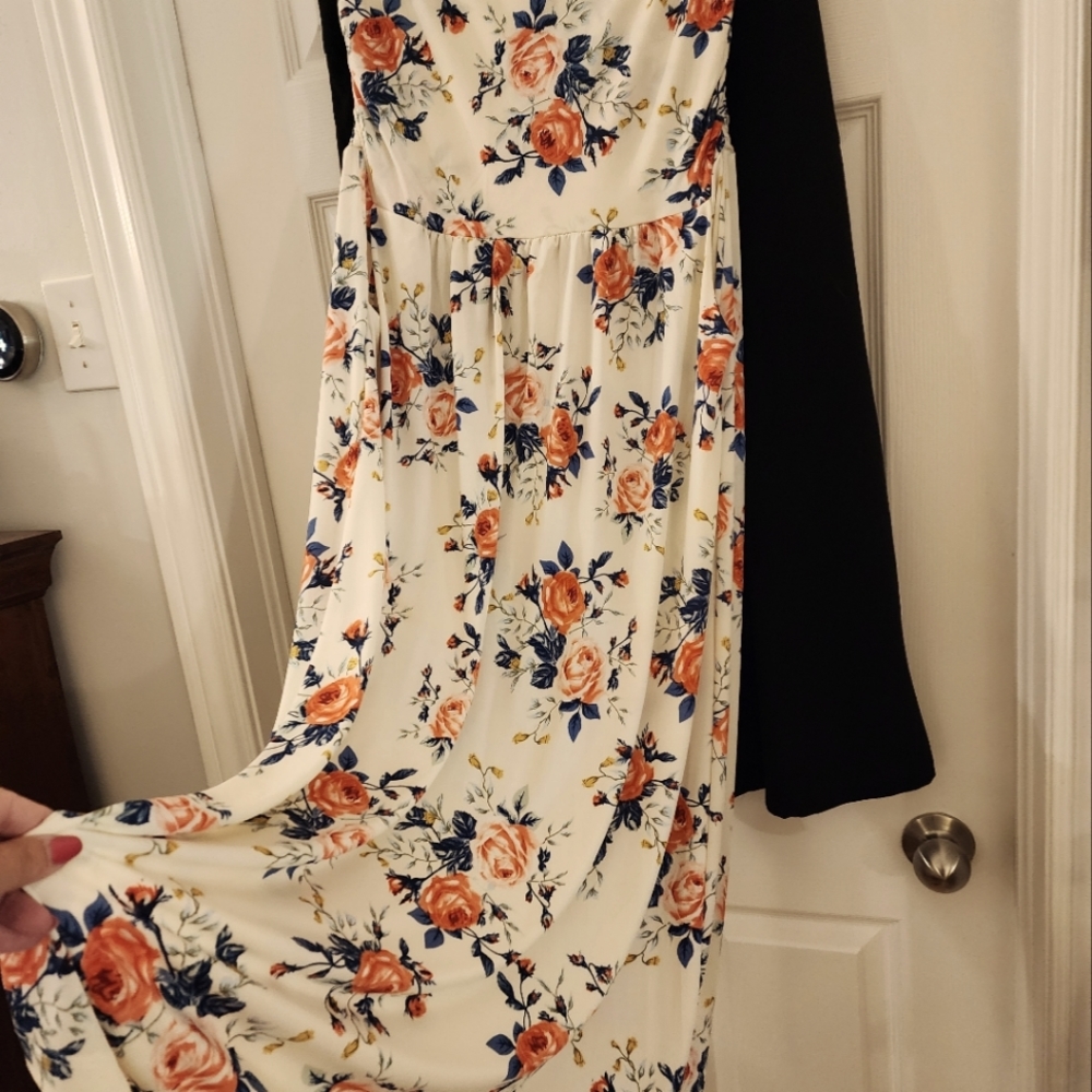 Full length strapless sundress in very rich polyester fabric, elastic, pockets